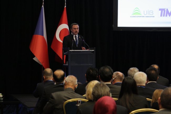 Prezidenta SP ČR vystřídal u řečnického pultíku pan Hasan Sert, prezident Tumsiad (asociace tureckých podnikatelů a průmyslníků).