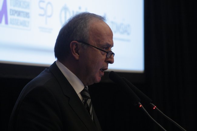 Posledním řečníkem ranního bloku byl Mustafa Çıkrıkçıoğlu, místopředseda TIM (Turecká asociace exportérů)