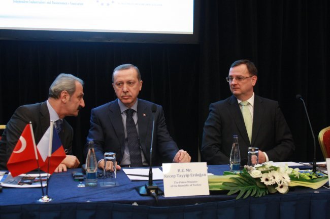 Hosty poledního bloku byl turcký premiér Recep Tayyip Erdogan a jeho český protějšek Petr Nečas