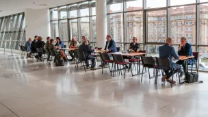 Konference Defence ilustračka