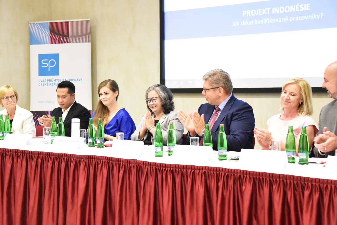 S nedostatkem odborníků pomohou zahraniční pracovníci